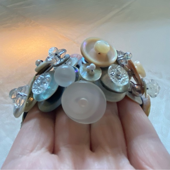 Button Bracelet - Picture 4 of 9